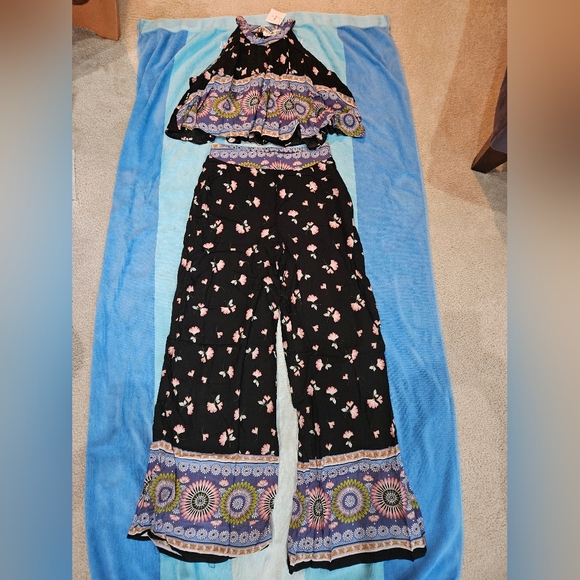 GIGI Two Piece Set Wide Leg Pants & Swing Crop Top Floral Print Sizes S & L NWT - Picture 11 of 12
